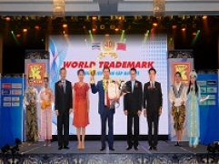 Kim Tín đoạt CÚ ĐÚP giải thưởng quốc tế: “Thương hiệu đẳng cấp quốc tế” và “Doanh nhân quốc tế”.