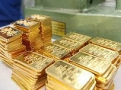 Bản tin thị trường vàng sáng 18/8: Giá vàng trong nước đi ngang, thế giới sụt giảm xuống đáy 2 tuần