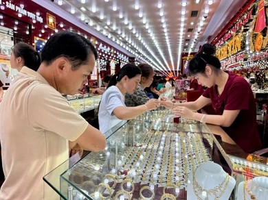 Bản tin thị trường vàng sáng 8/9/2025: Đầu tuần giá vàng vẫn bám đỉnh cao