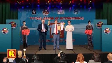 KIM TÍN - CÚP VÀNG QUỐC TẾ - GIẢI THƯỞNG QUỐC TẾ TẠI SINGAPORE