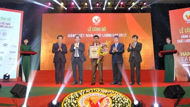 Kim Tín vinh dự nhận danh hiệu Hàng Việt Nam chất lượng cao 2017