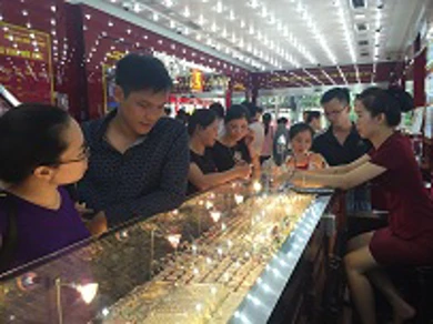 Thông tin thị trường vàng sáng 16.6.2017: Vàng sụt giảm mạnh