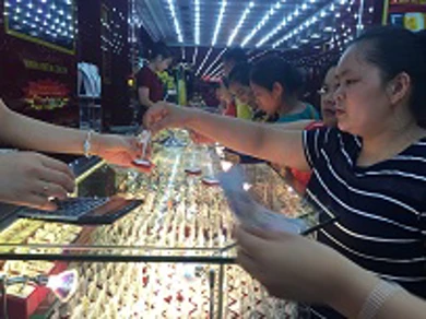 Thông tin thị trường vàng sáng 29.6.2017: Vàng nhích tiếp do đồng USD tụt dốc