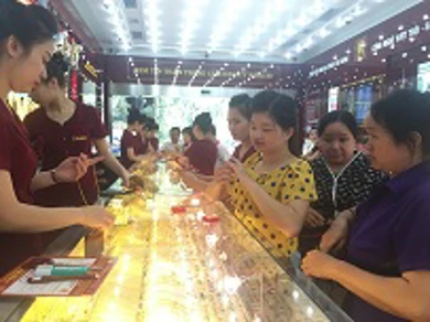 THÔNG TIN THỊ TRƯỜNG VÀNG SÁNG 10.7.2017: Giá vàng đầu tuần chưa có tín hiệu khởi sắc