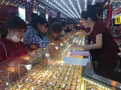 Thông tin thị trường vàng sáng 17.7.2017: Đầu tuần vàng tăng giá