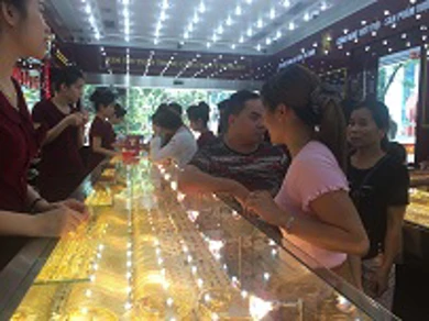 Thông tin thị trường vàng sáng 08.8.2017: Vàng trong nước nhích nhẹ đầu phiên