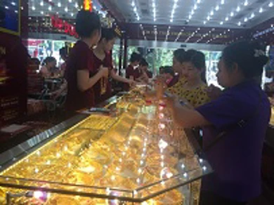 Thông tin thị trường vàng sáng 31.8.2017: Vàng hạ nhiệt