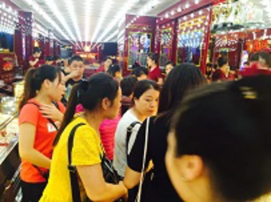 Thông tin thị trường vàng sáng 17.10.2017: Vàng thế giới tăng, trong nước giảm nhẹ