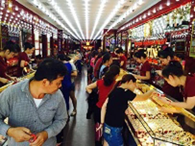 Thông tin thị trường vàng sáng 24.10.2017: Vàng trong nước tăng, thế giới giảm