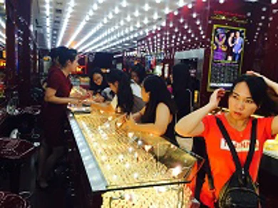 Thông tin thị trường vàng sáng 2.11.2017: Vàng thế giới biến động mạnh, trong nước tăng