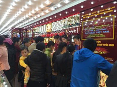 Thông tin thị trường vàng sáng 24.11.2017: Vàng trong nước lừng khừng quanh mốc cũ