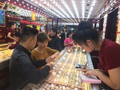 Thông tin thị trường vàng sáng 18.12.2017: Đầu tuần vàng biến động nhẹ