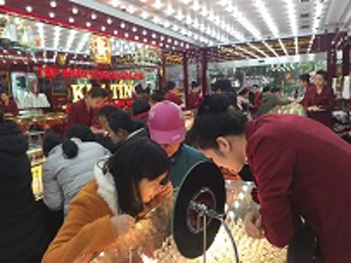 Thông tin thị trường vàng sáng 11.1.2018: Vàng thế giới lên đỉnh 4 tháng, trong nước nhích nhẹ