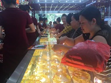 Thông tin thị trường vàng sáng 1.6.2018: Vàng giảm nhẹ