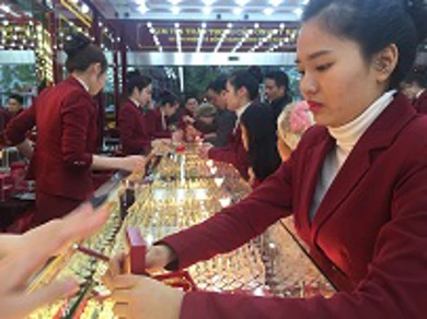 Thông tin thị trường vàng sáng 14.11.2018: Vàng thế giới giảm về đáy 4 tuần, trong nước chập chời mốc cũ