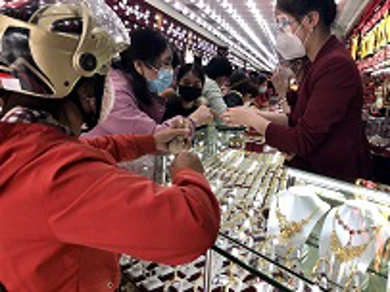 Bản tin thị trường vàng sáng 14/1: Giá vàng thế giới vẫn treo cao