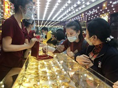 Bản tin thị trường vàng sáng 1/3: Giá vàng thế giới biến động dữ dội