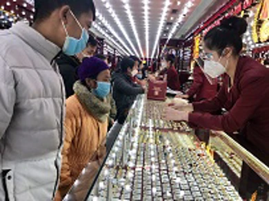 Bản tin thị trường vàng sáng 8/3: Vàng tăng dữ dội, chọc thủng ngưỡng 73 triệu/lượng