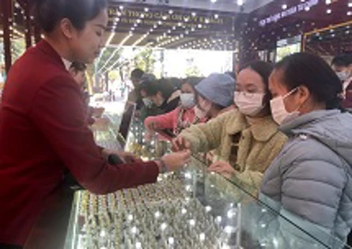 Bản tin thị trường vàng sáng 29/3/2023: Giá vàng thế giới tăng vọt