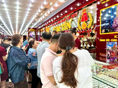 Bản tin thị trường vàng sáng 17/11/2025: Đầu tuần giá vàng ổn định