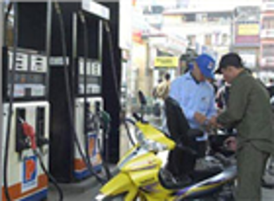 Giá xăng chuẩn bị tăng thêm 500 đồng/lít