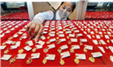 Giá vàng giảm do sức mua ở Ấn Độ giảm