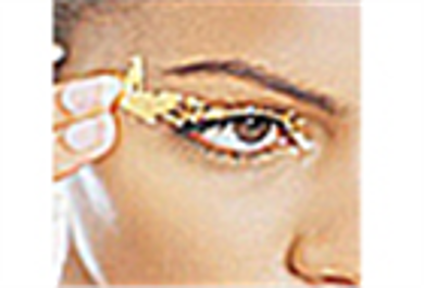 Dưỡng mắt bằng... vàng: