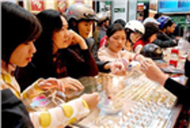 Vàng tiếp tục bão