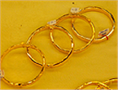 Vàng dao động quanh 1,82 triệu đồng mỗi chỉ