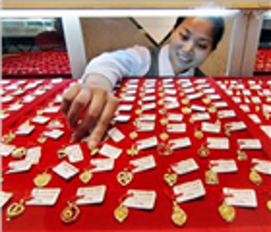 Vàng bất thần vọt lên!