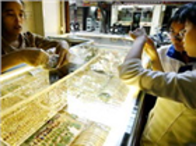 Sôi sục thị trường vàng, giao dịch tăng đột biến