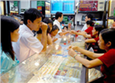 Giá vàng thế giới tăng thẳng đứng