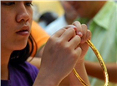 Giá vàng đứng dưới 17 triệu đồng