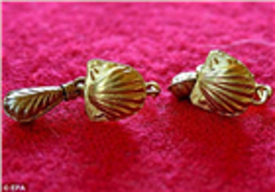 Phát hiện đồ trang sức cổ xưa bằng vàng