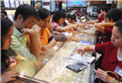 Thị trường vàng sốt theo giá đô