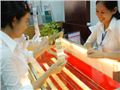 Vàng tăng giá mạnh trở lại