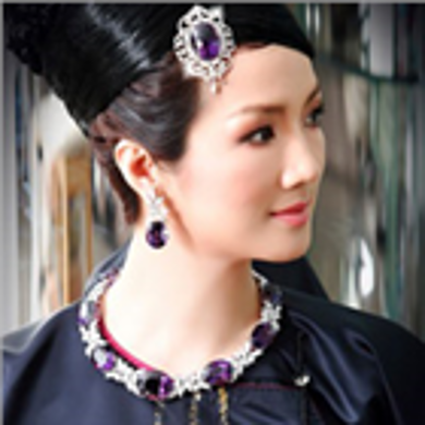 Hoa hậu Đền Hùng khoe sắc cùng trang sức