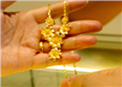 Thị trường vàng lùi bước