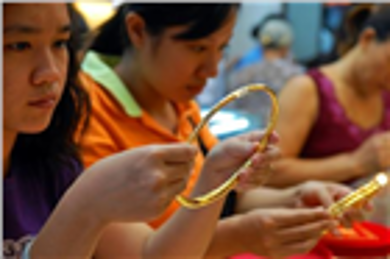 Giá vàng tiệm cận 24 triệu đồng