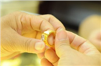 Giá vàng trong nước bỏ xa giá thế giới