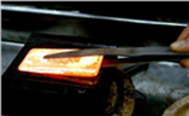 Giá vàng quay đầu giảm nhẹ