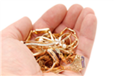 Kim loại quý chưa thoát khỏi xu hướng giảm