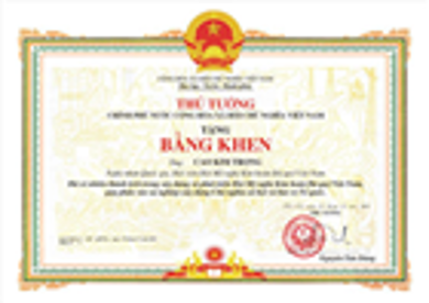 Vinh dự, tự hào Tổng giám đốc Công ty VBĐQ Kim Tín - Ông  Cao Kim Trọng đón nhận Bằng khen của Thủ tướng Chính phủ