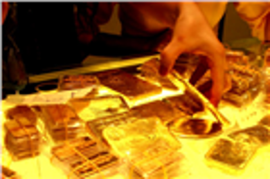 Giá vàng trong nước cân bằng với thế giới