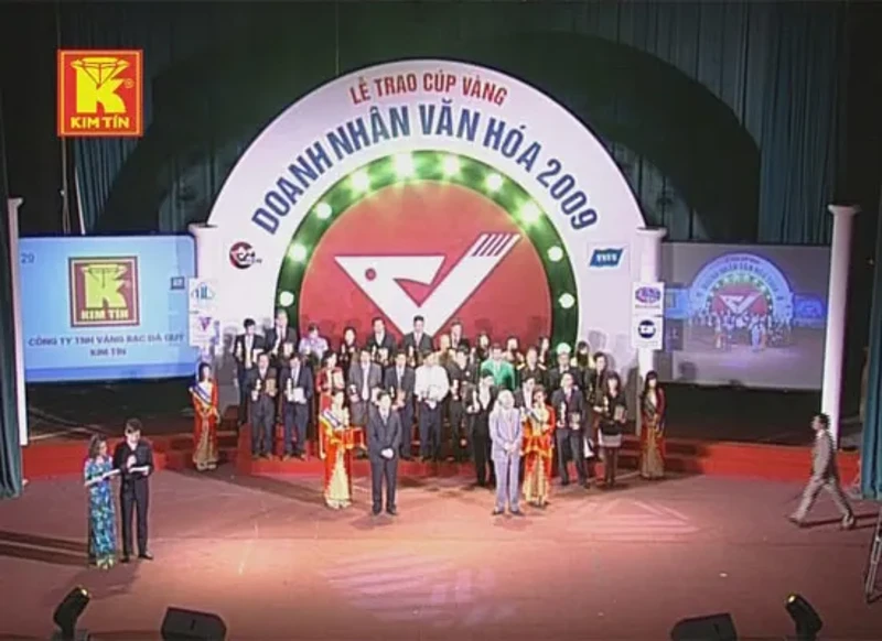  	Lễ trao Cúp Vàng DNVH