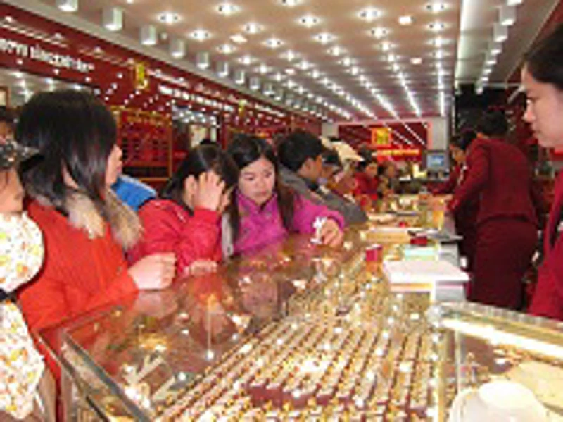 Thông tin thị trường vàng ngày 11.04.2015: Vàng nội, ngoại cùng tăng vọt