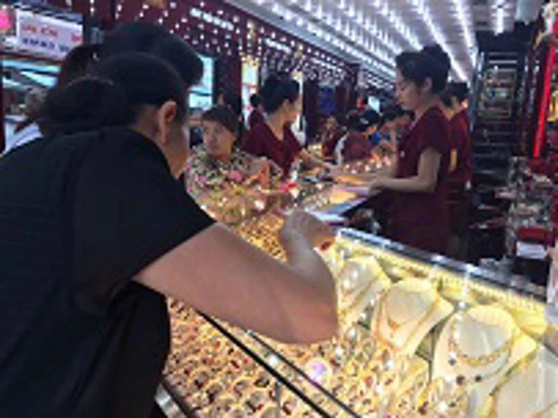 Thông tin thị trường vàng sáng 01.6.2017: Vàng đảo chiều tăng giá