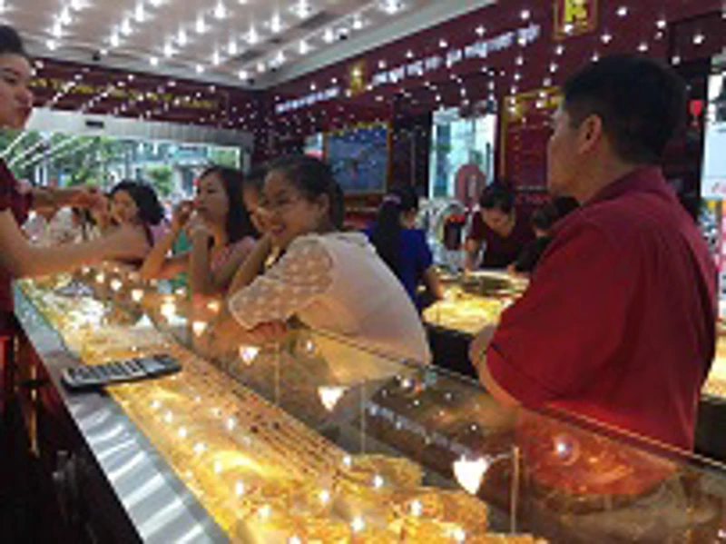 Thông tin thị trường vàng sáng 26.7.2017: Vàng giảm giá