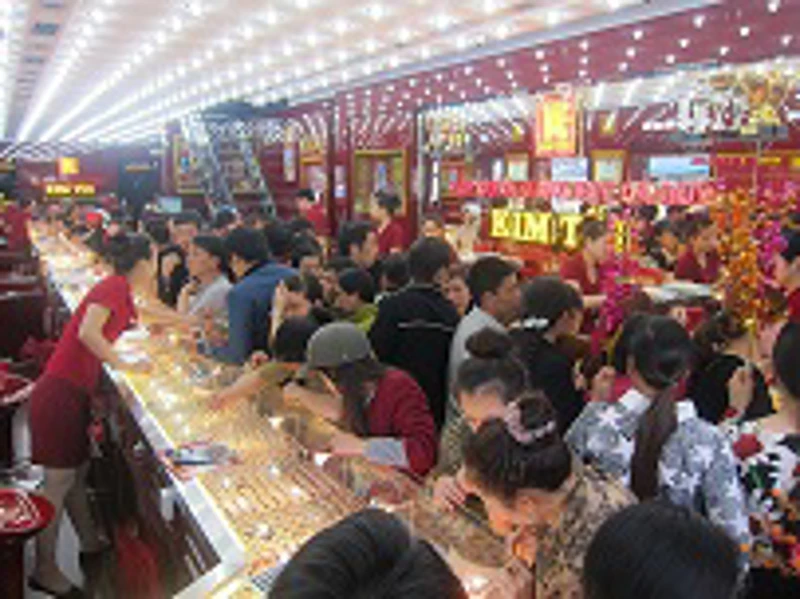 Thông tin thị trường vàng sáng 30.8.2017: Vàng thế giới tăng mạnh, trong nước trụ ở mức cao