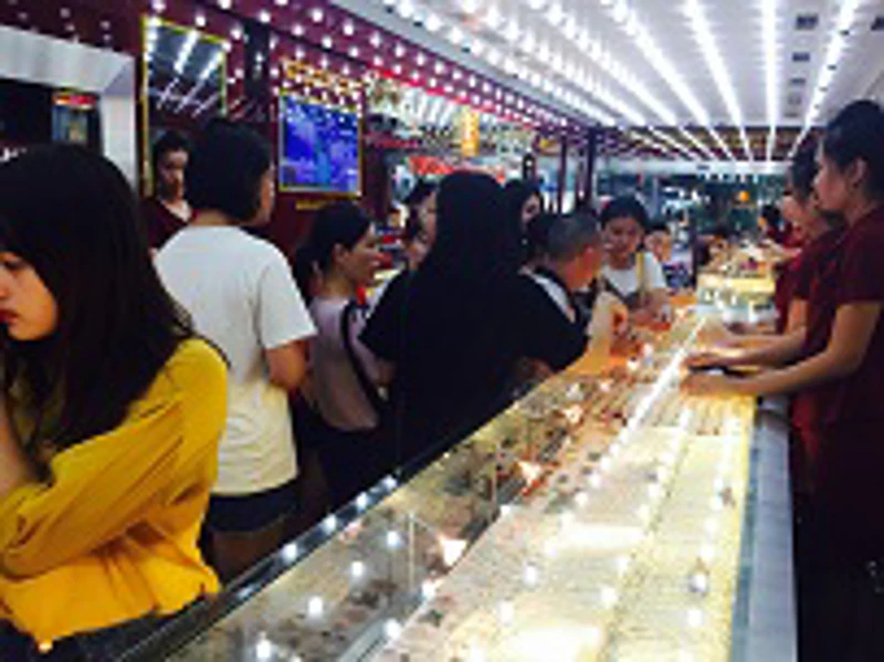 Thông tin thị trường vàng sáng 11.10.2017: Vàng trong nước biến động nhẹ